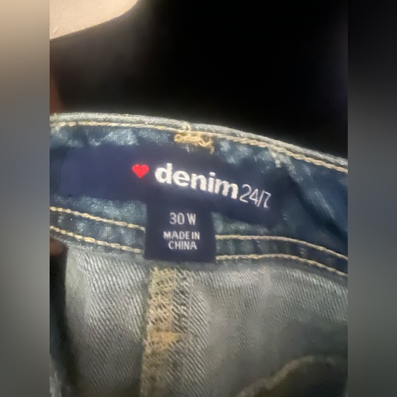 Denim 24/7 Denim skirt plus-size, distressed, patch design, size 30W 6X,fray hem - Picture 4 of 5